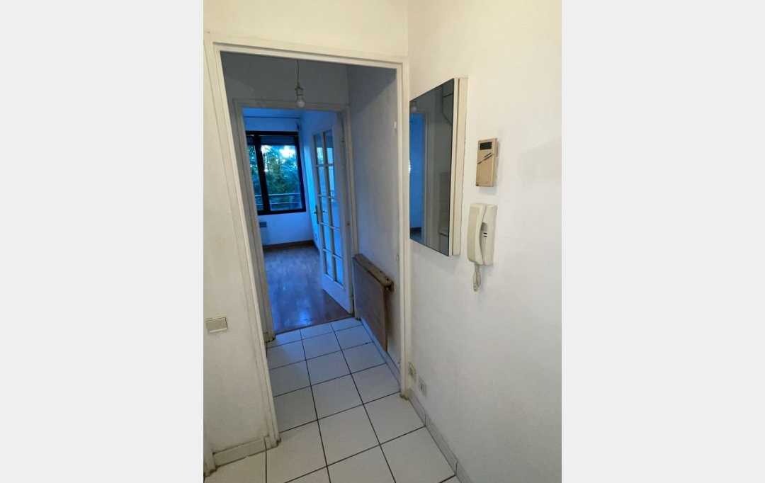 Annonces 75017 : Appartement | CHARENTON-LE-PONT (94220) | 20 m2 | 750 &euro; 